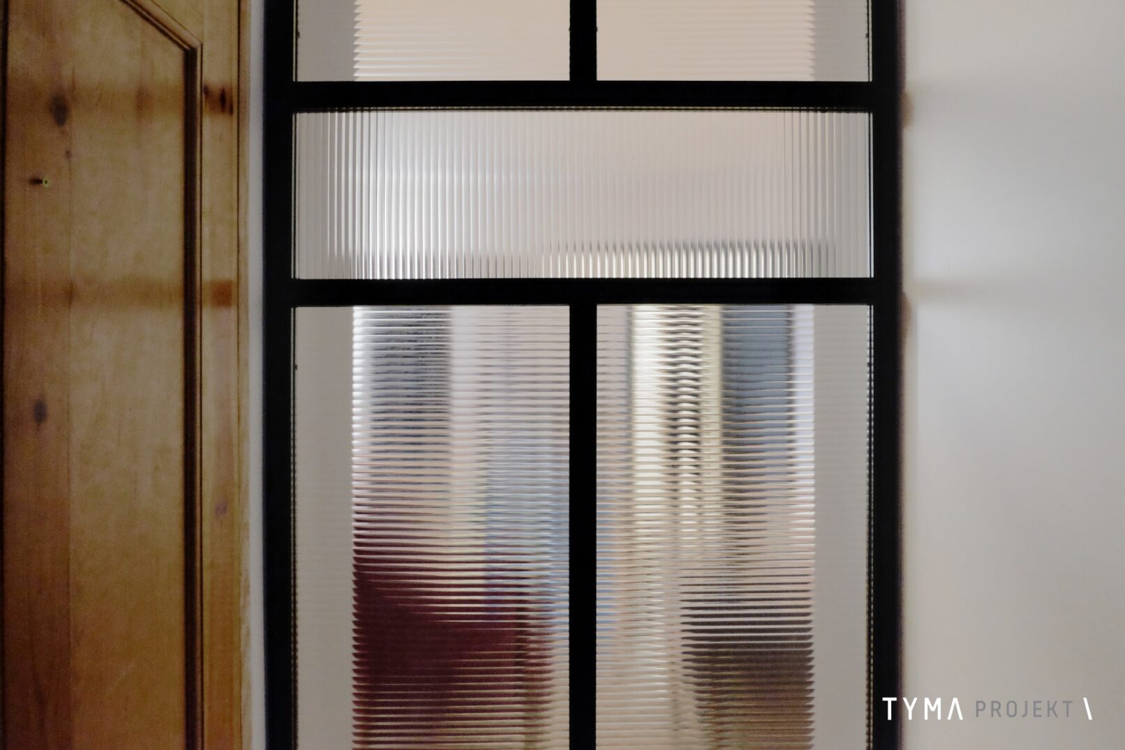 Przeszklenie ze szkłem ornamentowym.