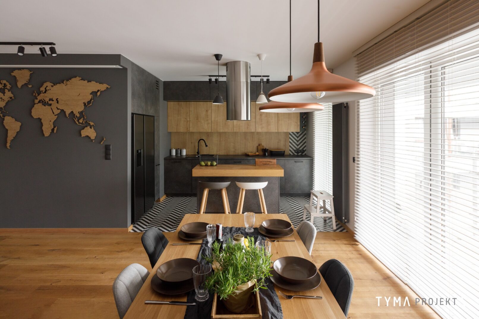 Jadalnia i kuchnia z wyspą.