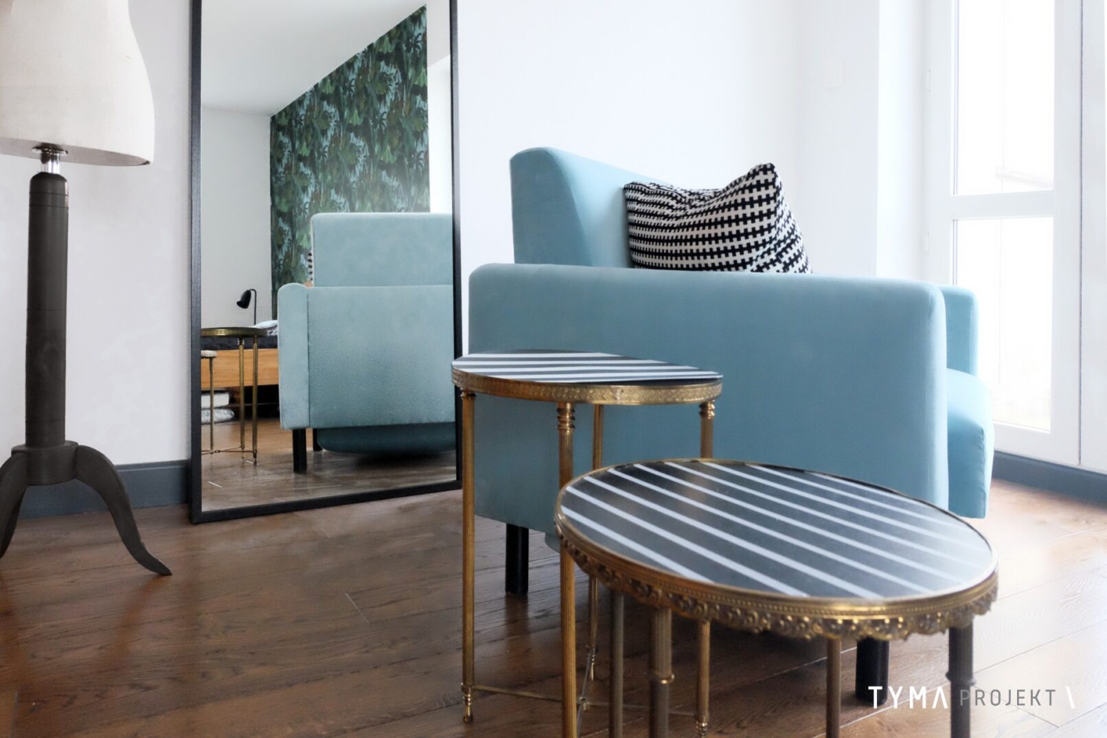 Nowe obicie starego fotela.