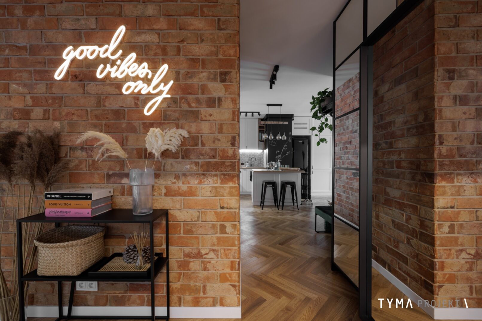 Toruńska cegła w holu. starecegly.com