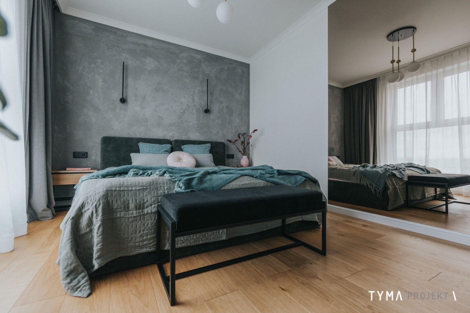 Sypialnia z tynkiem ozdobnym.