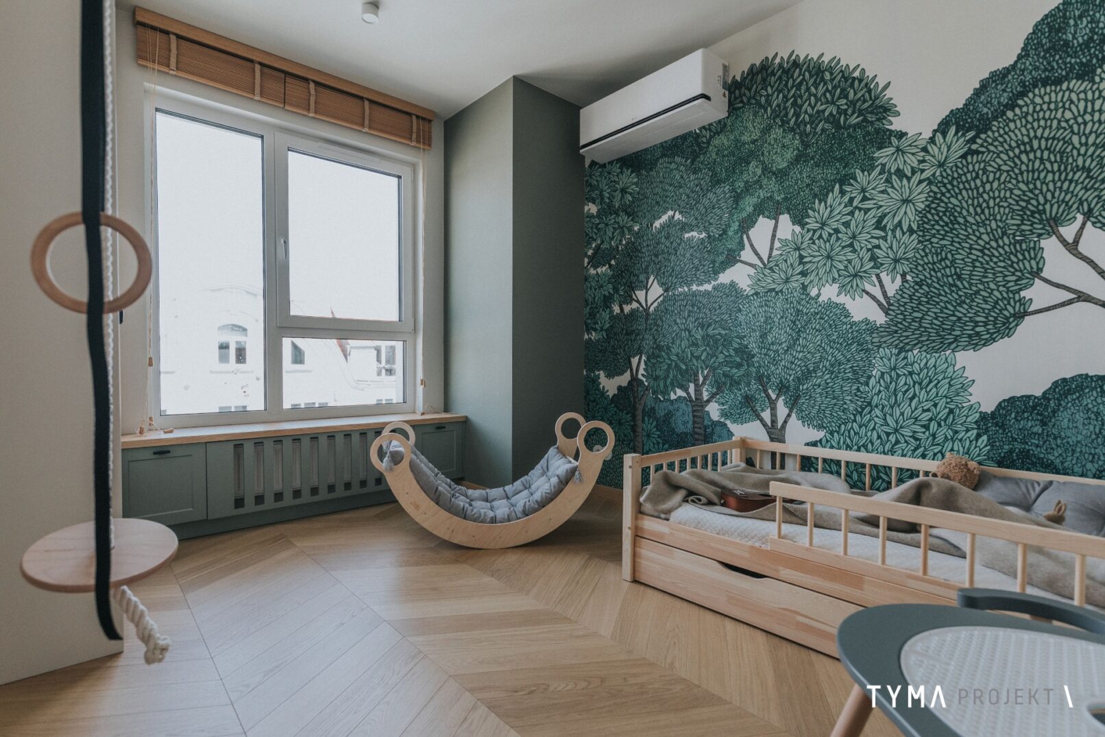 Wzorzysta tapeta Bluebird w pokoju dziecięcym