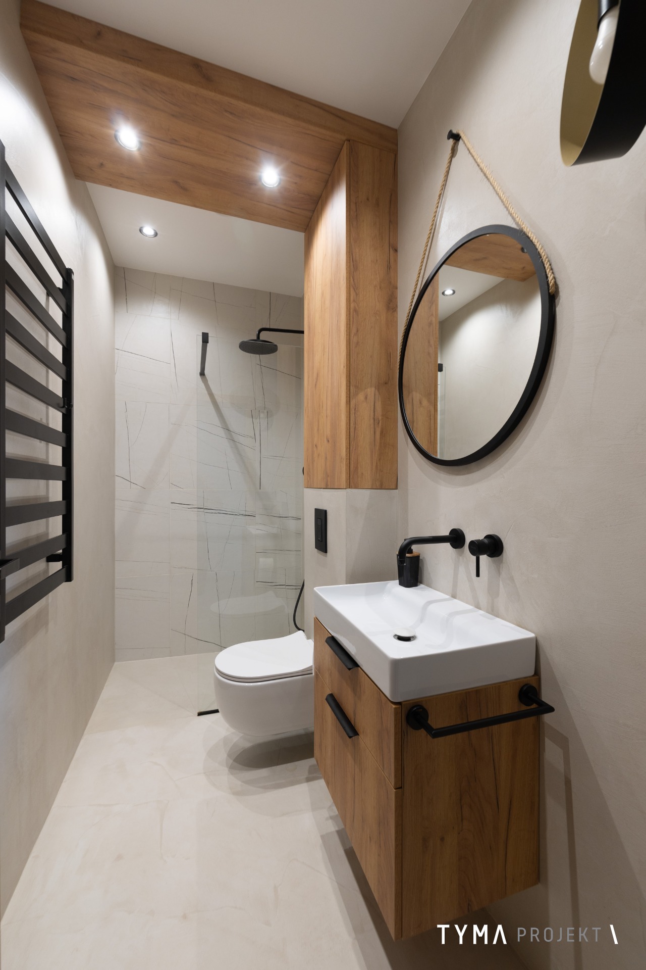 Łazienka w trzech prostych odcieniach. Na ścianach mikrocement.