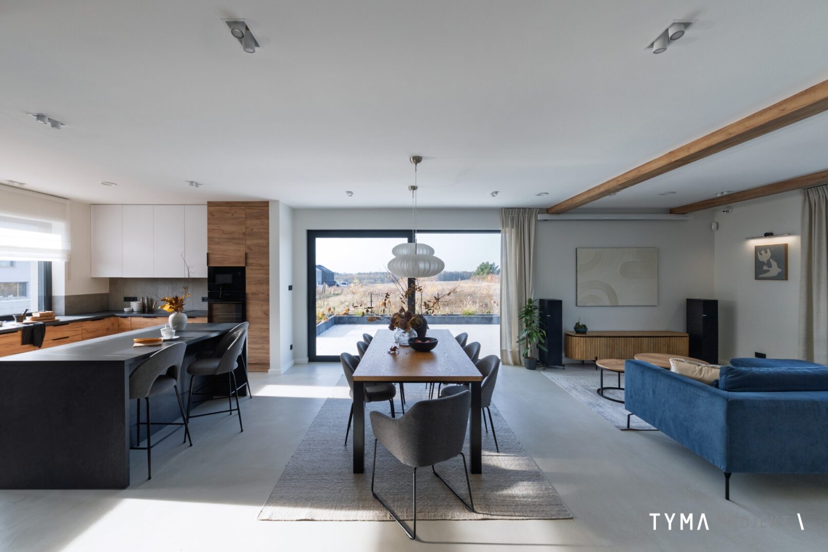 Mikrocement na podłodze znajdziemy w całym domu.