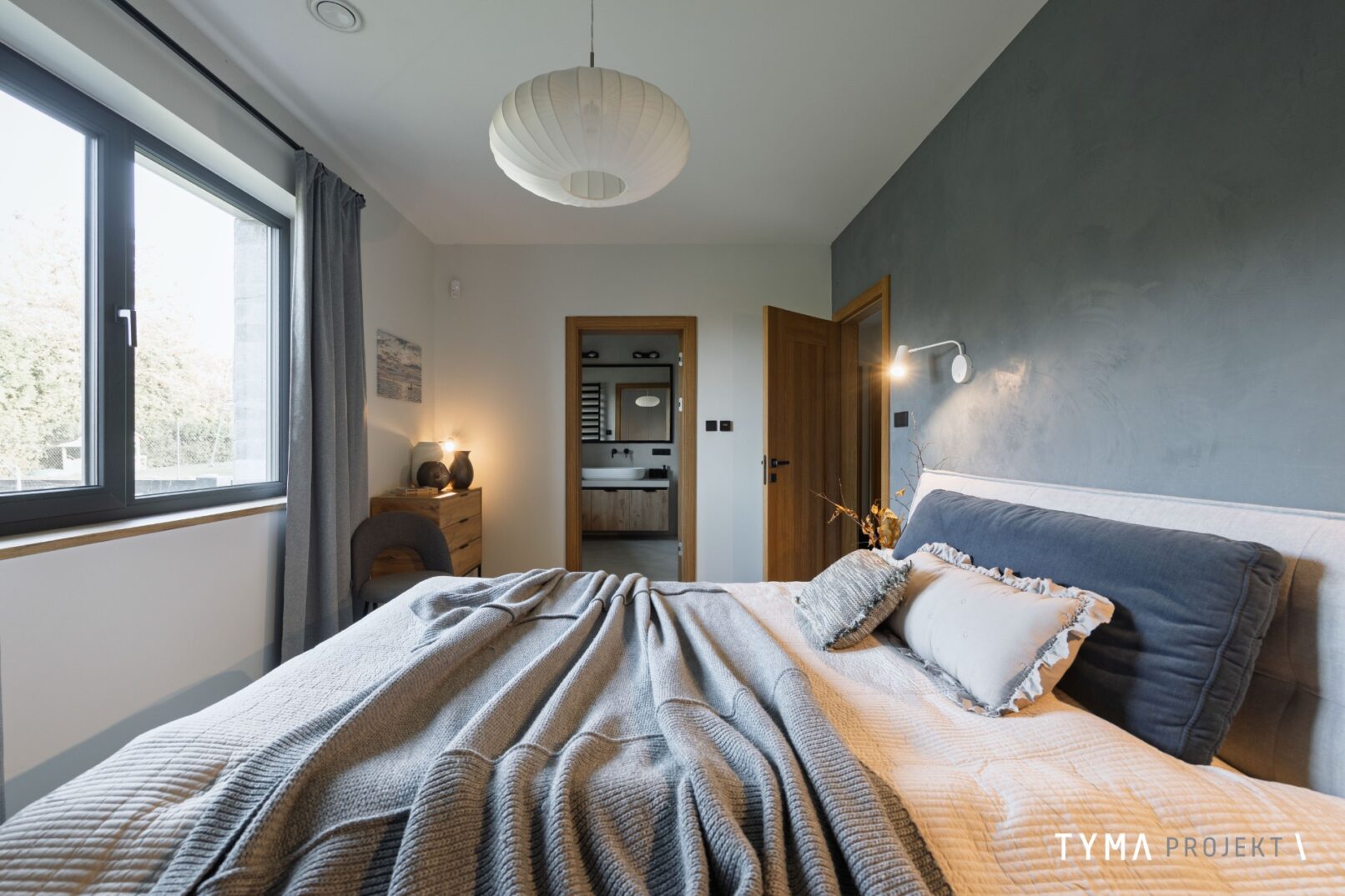 Sypiania, a w niej tynk dekoracyjny.